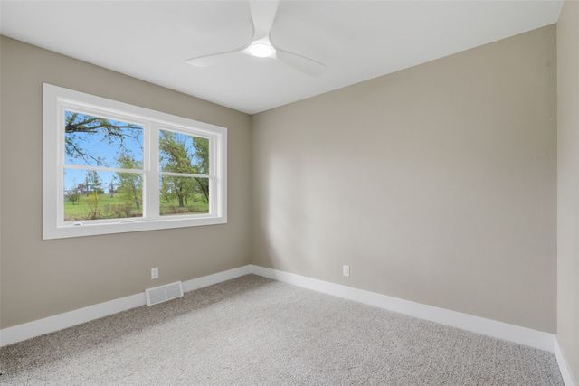 1033 Rolling Glen Drive, Marion, IA 52302
