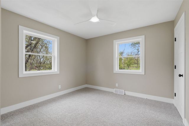 1033 Rolling Glen Drive, Marion, IA 52302
