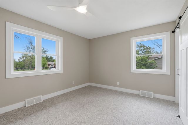 1033 Rolling Glen Drive, Marion, IA 52302