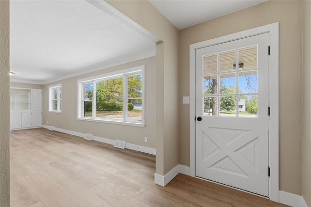 1033 Rolling Glen Drive, Marion, IA 52302
