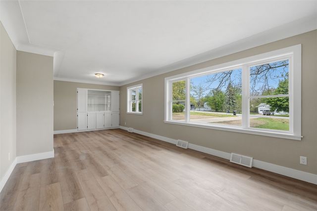 1033 Rolling Glen Drive, Marion, IA 52302