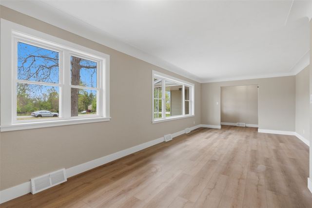 1033 Rolling Glen Drive, Marion, IA 52302