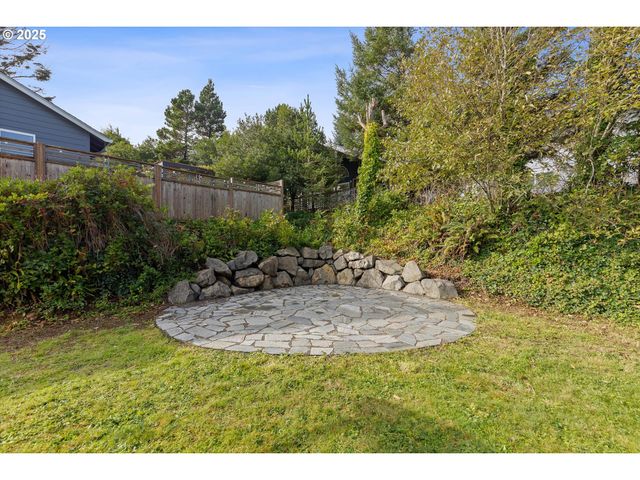 3635 SEA MIST Ave, Depoe Bay, OR 97341