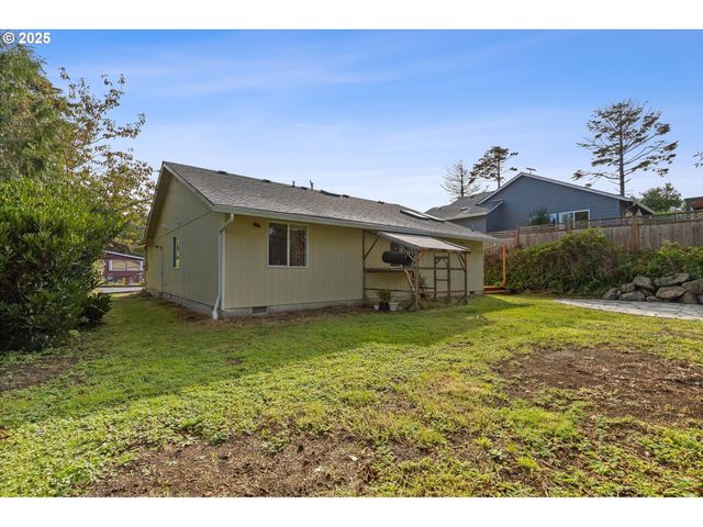 3635 SEA MIST Ave, Depoe Bay, OR 97341