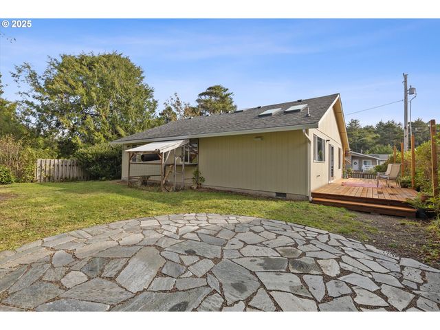 3635 SEA MIST Ave, Depoe Bay, OR 97341