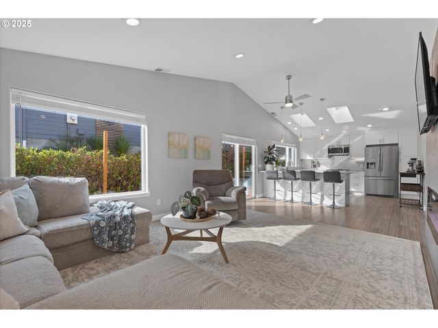 3635 SEA MIST Ave, Depoe Bay, OR 97341