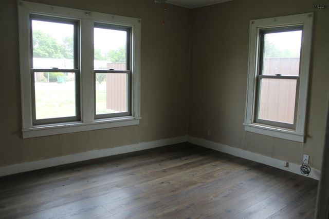 205 W WASHINGTON AVENUE, Iowa Park, TX 76367