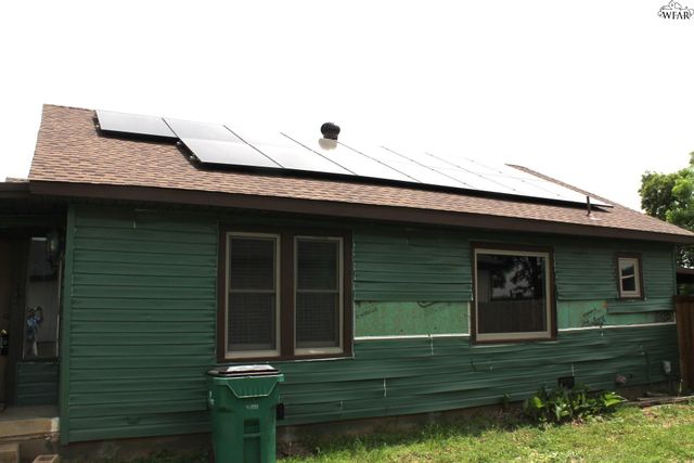 205 W WASHINGTON AVENUE, Iowa Park, TX 76367