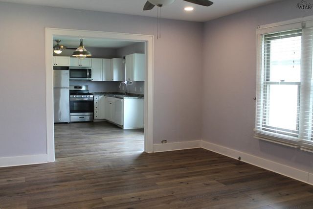 205 W WASHINGTON AVENUE, Iowa Park, TX 76367
