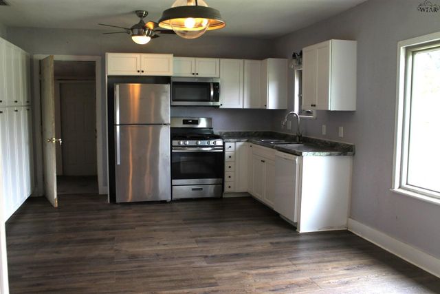 205 W WASHINGTON AVENUE, Iowa Park, TX 76367