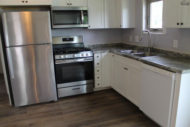 205 W WASHINGTON AVENUE, Iowa Park, TX 76367