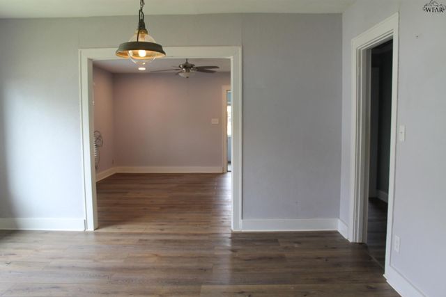 205 W WASHINGTON AVENUE, Iowa Park, TX 76367