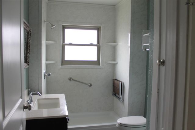 205 W WASHINGTON AVENUE, Iowa Park, TX 76367