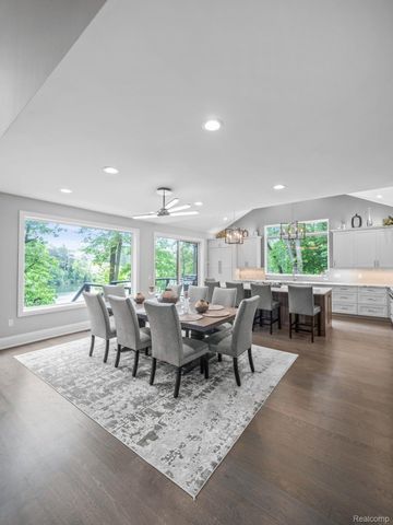 3511 LAKECREST Drive, Bloomfield Charter Township, MI 48304