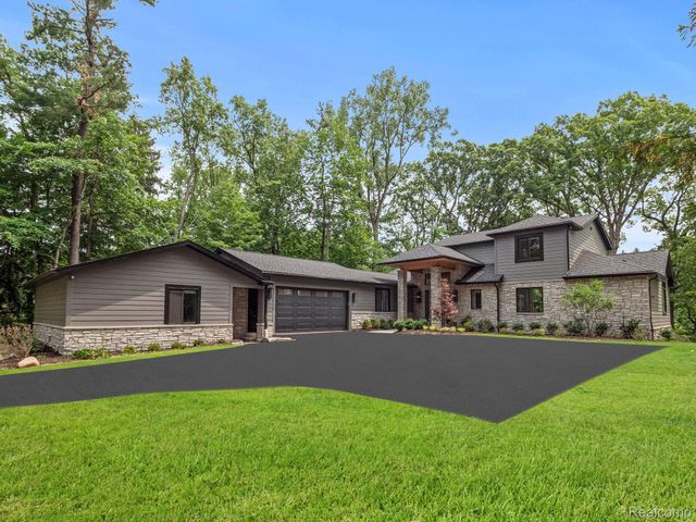 3511 LAKECREST Drive, Bloomfield Charter Township, MI 48304