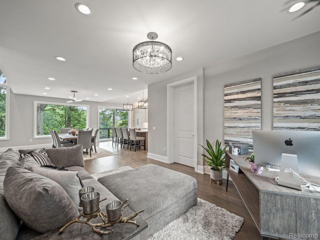 3511 LAKECREST Drive, Bloomfield Charter Township, MI 48304