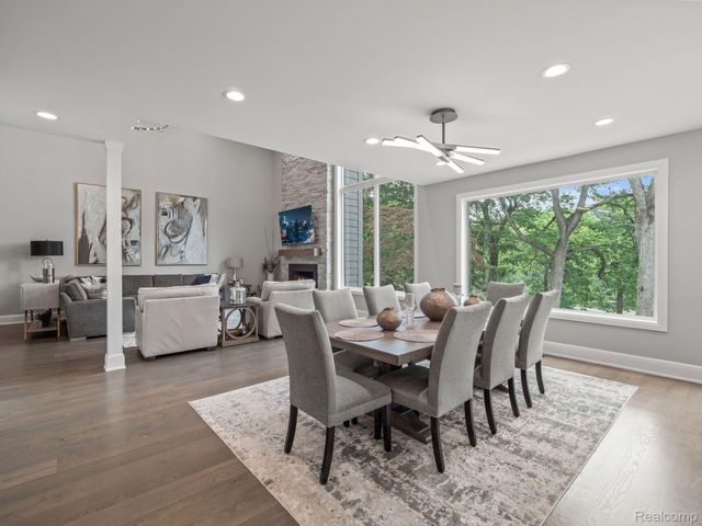 3511 LAKECREST Drive, Bloomfield Charter Township, MI 48304