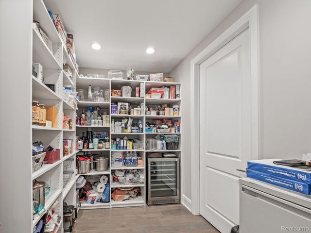 3511 LAKECREST Drive, Bloomfield Charter Township, MI 48304