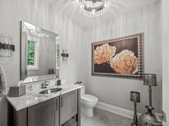 3511 LAKECREST Drive, Bloomfield Charter Township, MI 48304
