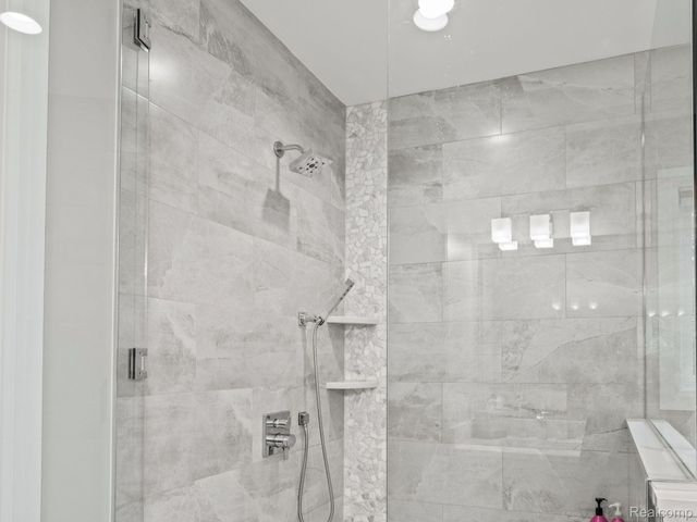 3511 LAKECREST Drive, Bloomfield Charter Township, MI 48304