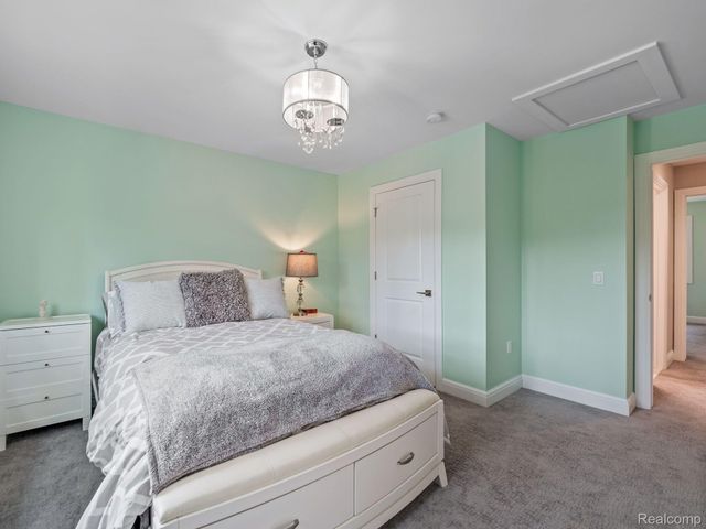 3511 LAKECREST Drive, Bloomfield Charter Township, MI 48304