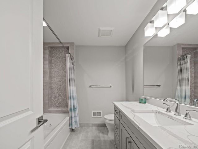 3511 LAKECREST Drive, Bloomfield Charter Township, MI 48304