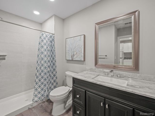 3511 LAKECREST Drive, Bloomfield Charter Township, MI 48304