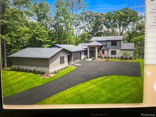 3511 LAKECREST Drive, Bloomfield Charter Township, MI 48304