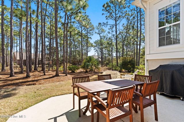 2712 Shady Pine Circle, Southport, NC 28461