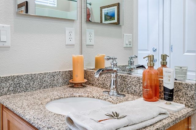 2167 Linwood Ave, Santa Rosa, CA 95404