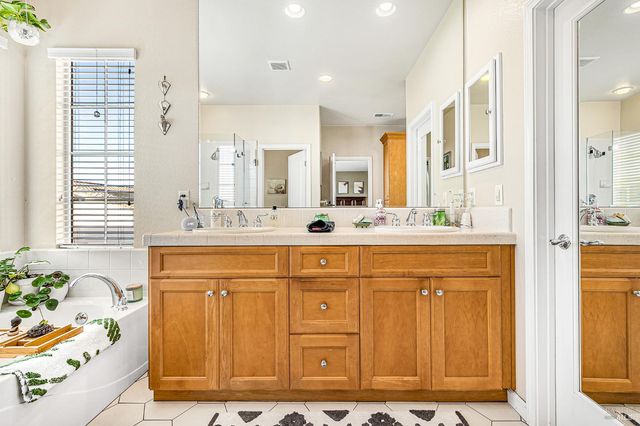 2167 Linwood Ave, Santa Rosa, CA 95404