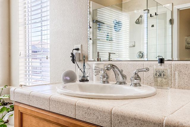 2167 Linwood Ave, Santa Rosa, CA 95404