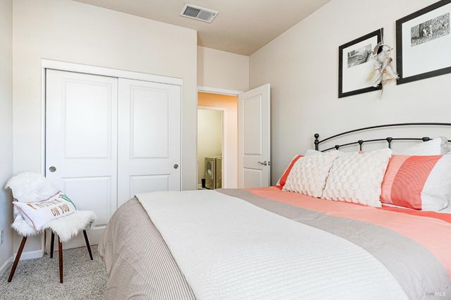 2167 Linwood Ave, Santa Rosa, CA 95404