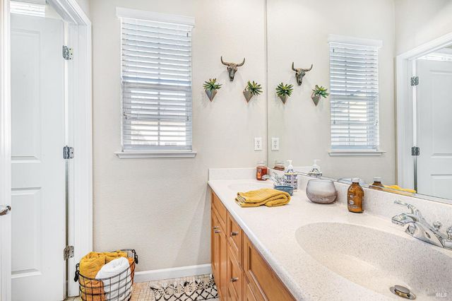 2167 Linwood Ave, Santa Rosa, CA 95404