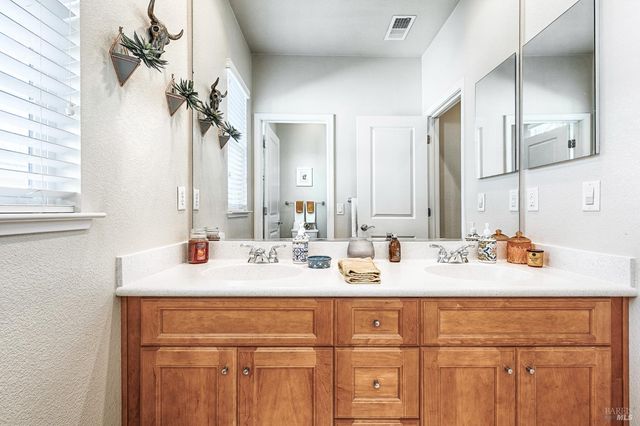 2167 Linwood Ave, Santa Rosa, CA 95404