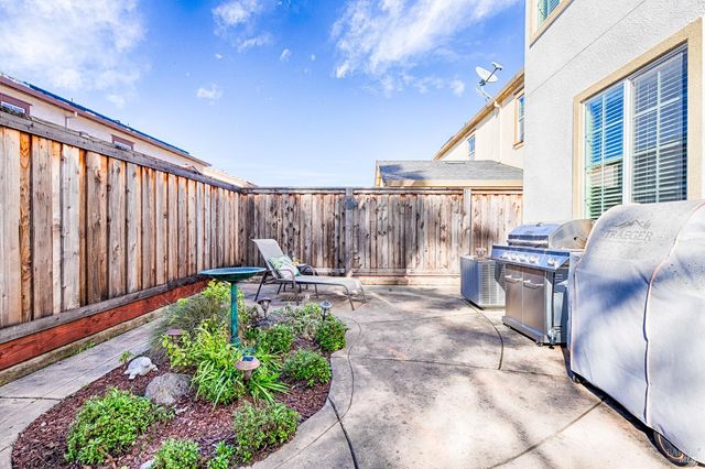 2167 Linwood Ave, Santa Rosa, CA 95404