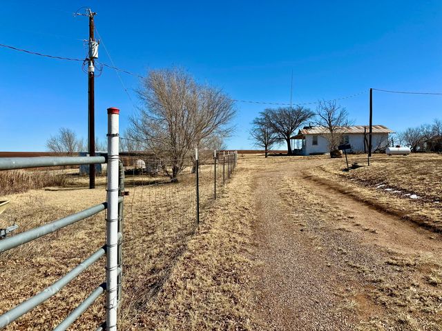 488 Co Road 4, Turkey, TX 79261