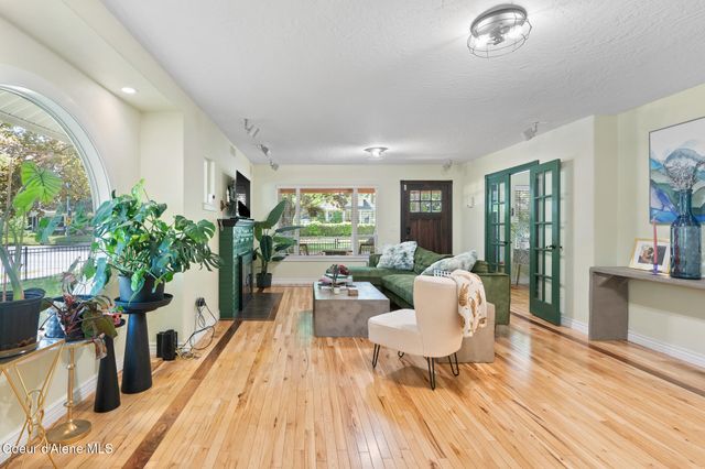 702 N Government WAY, Coeur D'alene, ID 83814