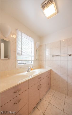 1668 Chelmsford, Mayfield Heights, OH 44124