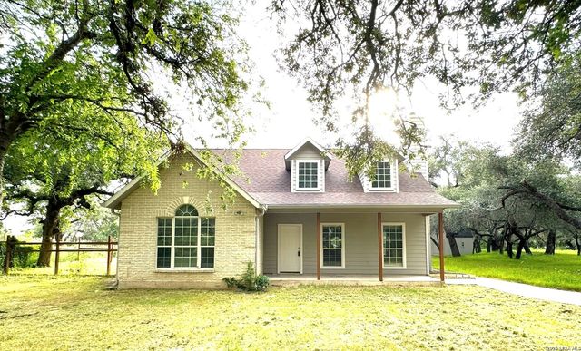 1591 County Road 320, Floresville, TX 78114