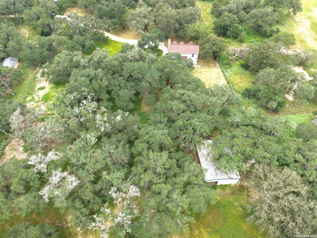 1591 County Road 320, Floresville, TX 78114