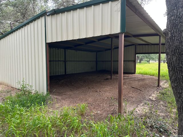 1591 County Road 320, Floresville, TX 78114