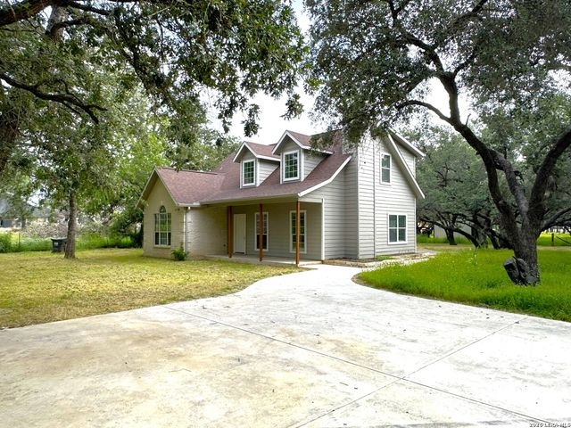 1591 County Road 320, Floresville, TX 78114