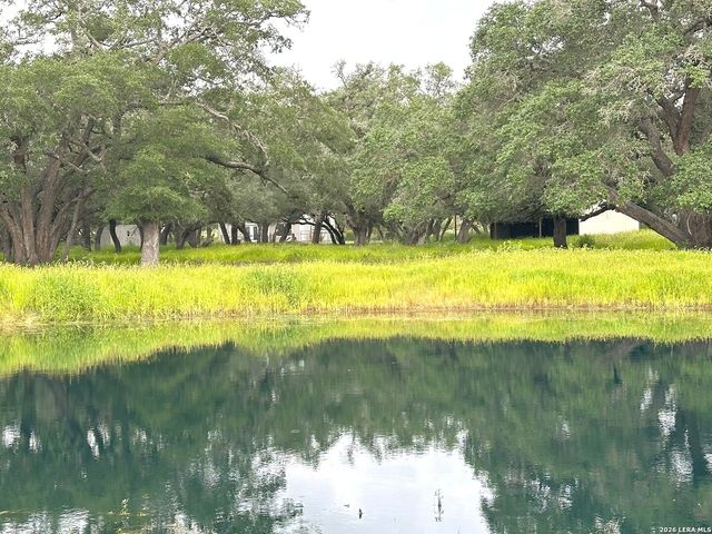 1591 County Road 320, Floresville, TX 78114