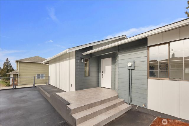 1717 NE Edmonds Ave, Renton, WA 98056