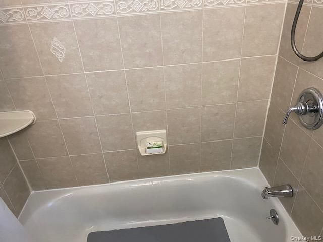 261-53 Langston E-1st fl, Glen Oaks, NY 11004