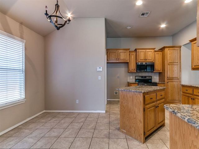 9908 NW 137th Street, Yukon, OK 73099