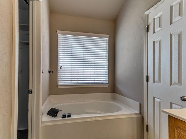 9908 NW 137th Street, Yukon, OK 73099