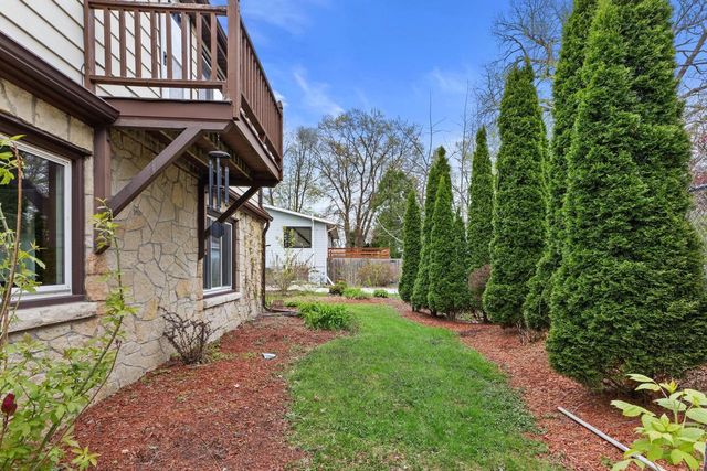 2001 Bender ROAD, Glendale, WI 53209