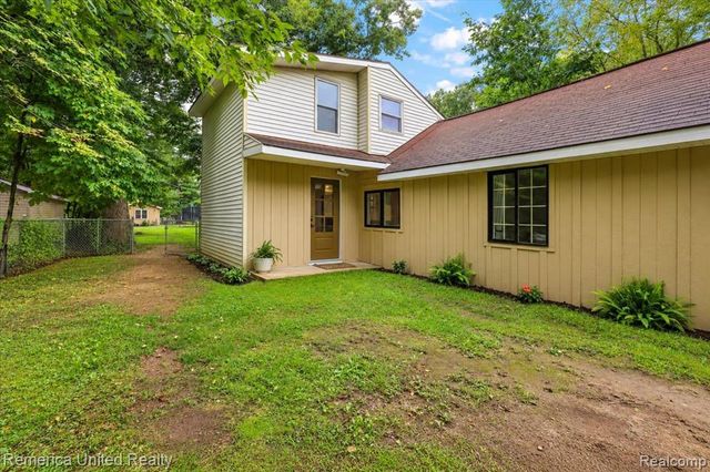 15270 Ripple Drive, Linden, MI 48451